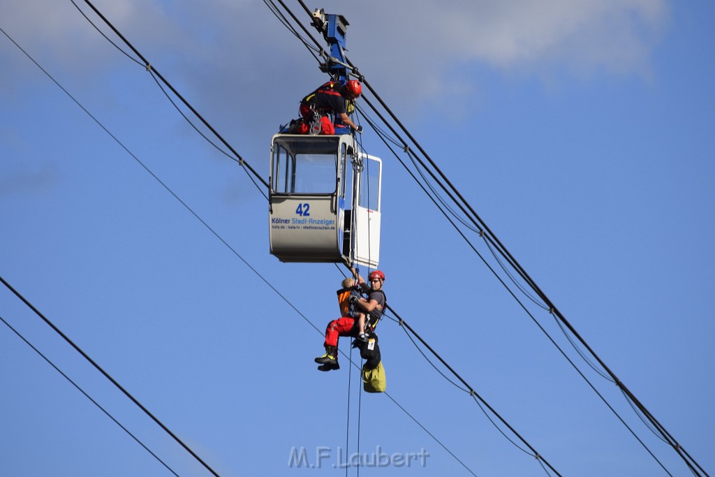 Koelner Seilbahn Gondel blieb haengen Koeln Linksrheinisch P488.JPG - Miklos Laubert